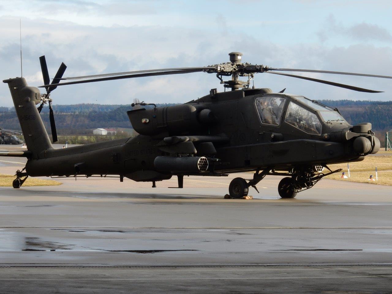 Kampfhubschrauber AH-64E-Apache auf dem Landeplatz